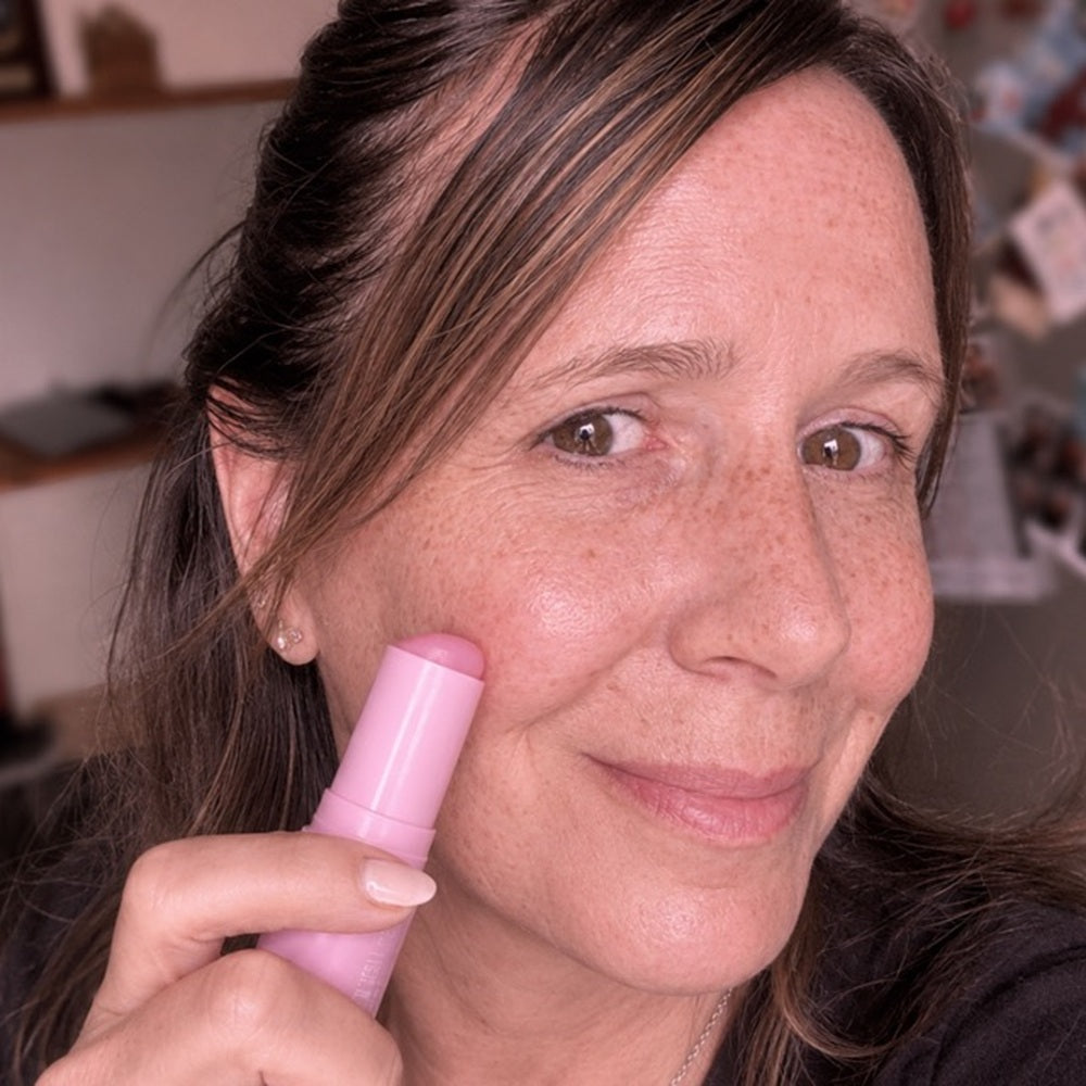 Velviah customer applying the PDRN Volume Balm